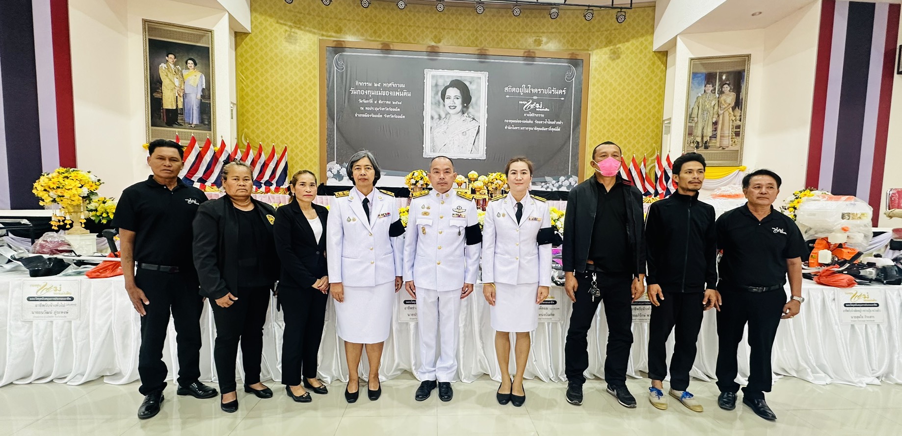 พช.จังหาร จังหวัดร้อยเอ็ด : ร่วมกิจกรรม 25 พฤศจิกายน วันกองทุนแม่ของแผ่นดิน ภายใต้กิจกรรมกองทุนแม่ของแผ่นดินร้อยดวงใจไทยทั่วหล้า สำนึกในพระมหากรุณาธิคุณอันหาที่สุดมิได้